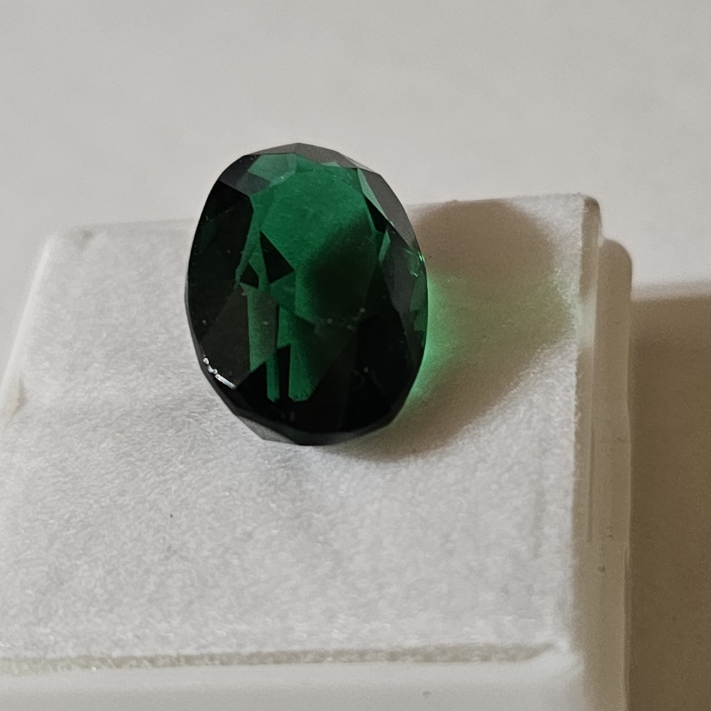 Vivid Certified Emerald Gemstone 8.60 Carats ๐! - Picture 3 of 5